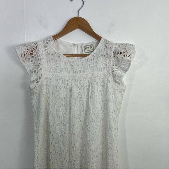 Sail to Sable White Floral Eyelet Flutter Sleeves Shift Dress Size XS - Picture 4 of 11